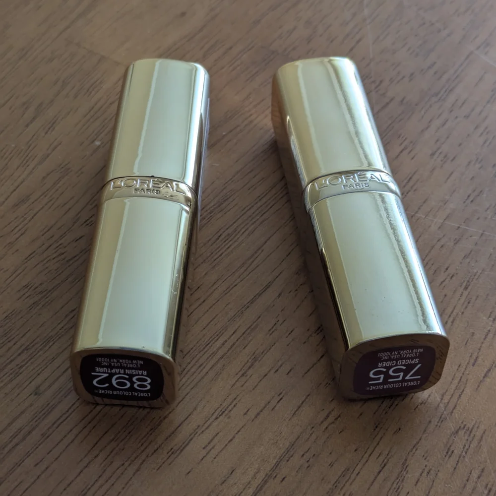 L'Oreal Gold and Green Lipstick Set - Picture 3 of 5